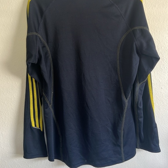 Adidas Clima 365 men’s size medium navy yellow athletic shirt. - Picture 9 of 10